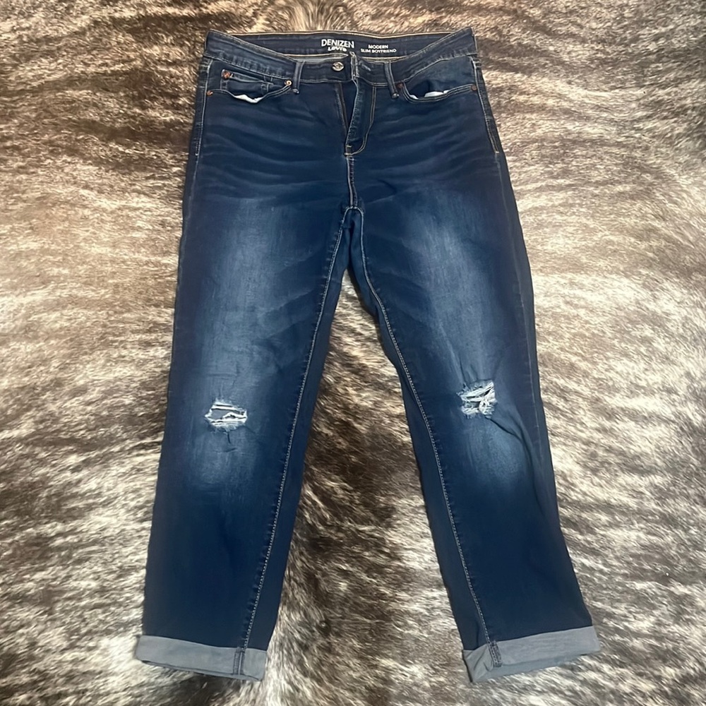 Levi’s Distressed Cropped Jean